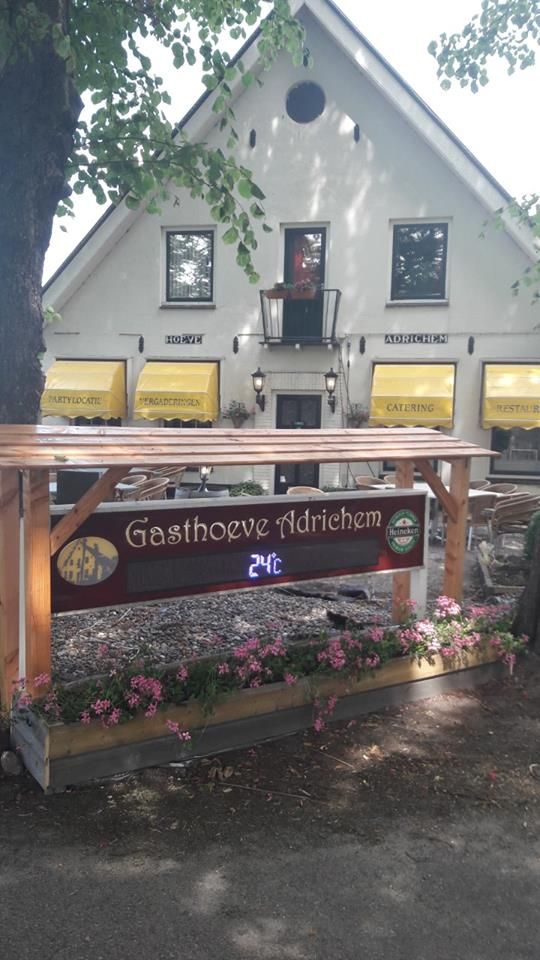 Voorgevel van de historische Hoeve Adrichem